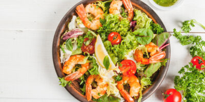 Lettuce salad with grilled shrimps prawns